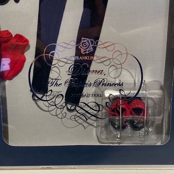 Franklin Mint Red Black Princess Diana Ski Ensemble Portrait Doll Outfit Set - Picture 4 of 4